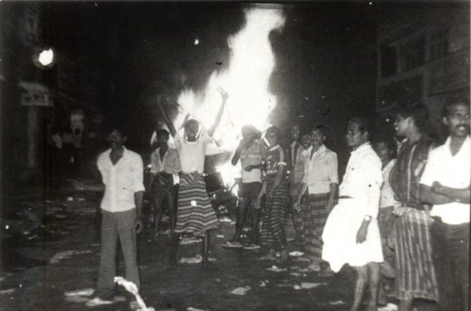 14a-borella-rioters-1983-burning-e1469110569248.jpg