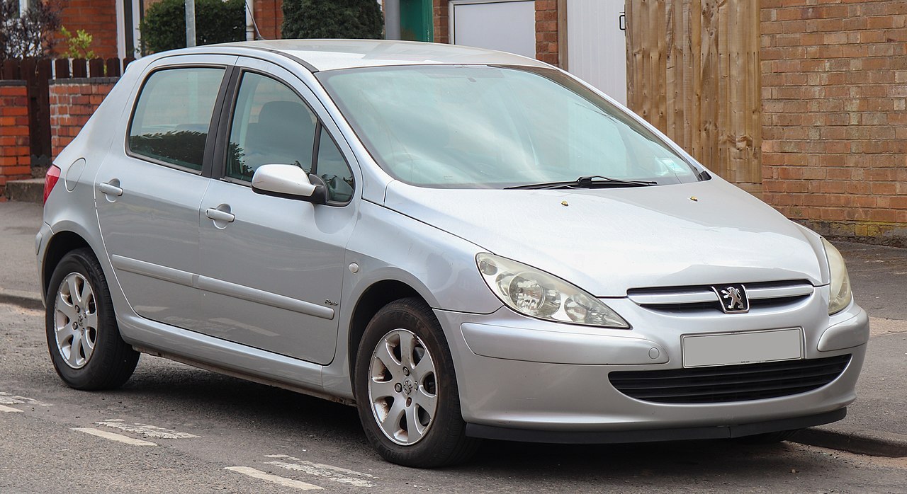 2002_Peugeot_307_Rapier_16V_1.6_Front.jpg