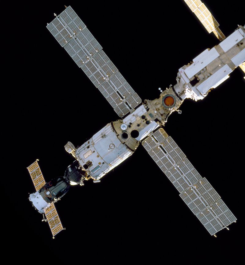 800px-View_of_the_bottom_of_Zvezda.jpg