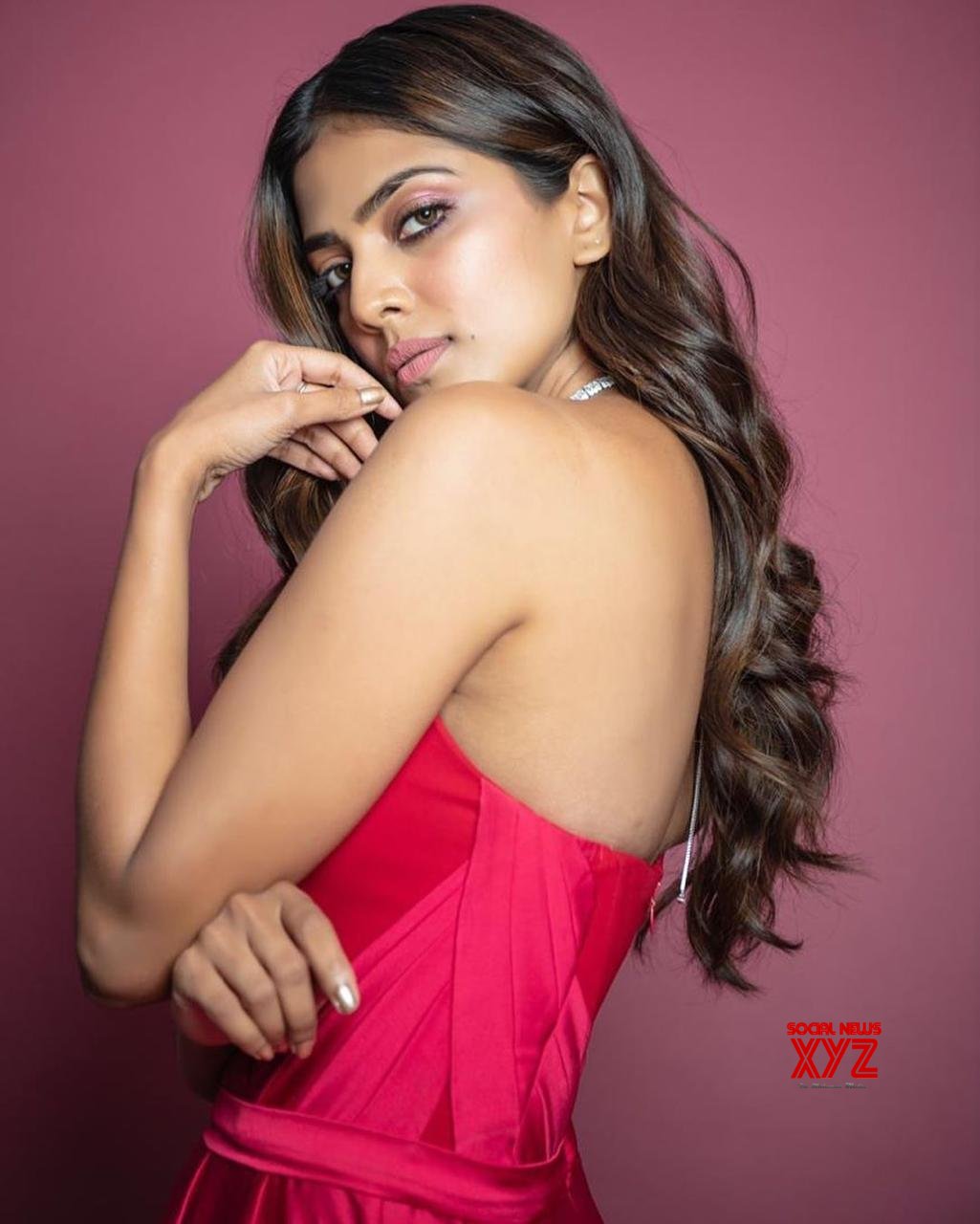 Actress-Malavika-Mohanan-Stills-from-Amazon-FilmFare-Awards-2020-3.jpg