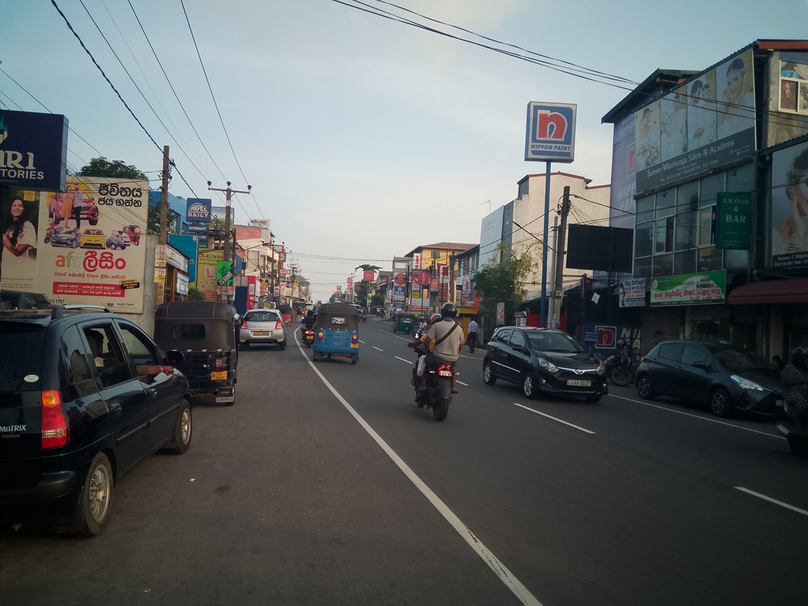 Athurugiriya Town Colombo-Meegoda Rd..jpg