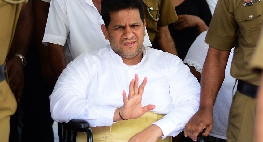 b9b15a3e-5af5f6a4-b60babfc-duminda-silva_850x460_acf_cropped_850x460_acf_cropped.jpg