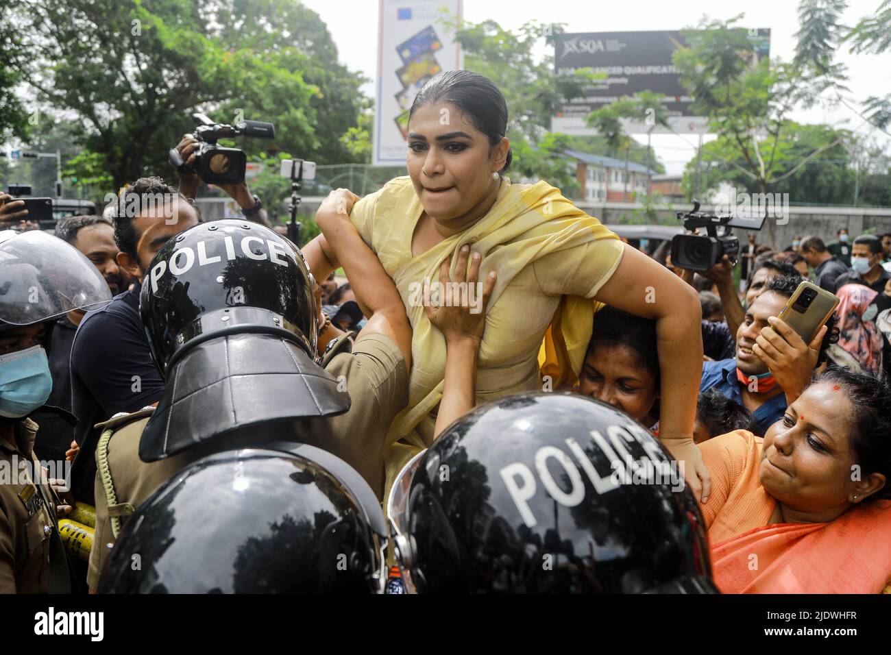 colombo-sri-lanka-22nd-june-2022-the-members-of-samagi-jana-balawegaya-sjb-today-staged-a-prot...jpg