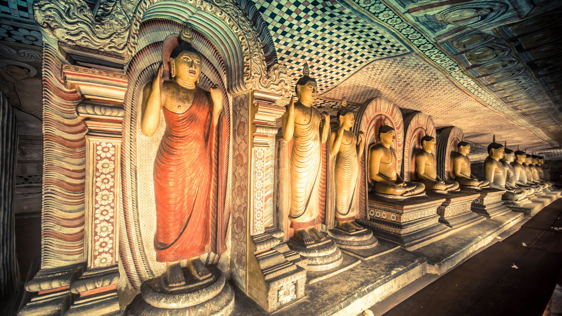 Dambulla-Cave-temple-Culturale-Triangle-sri-lanka.jpg