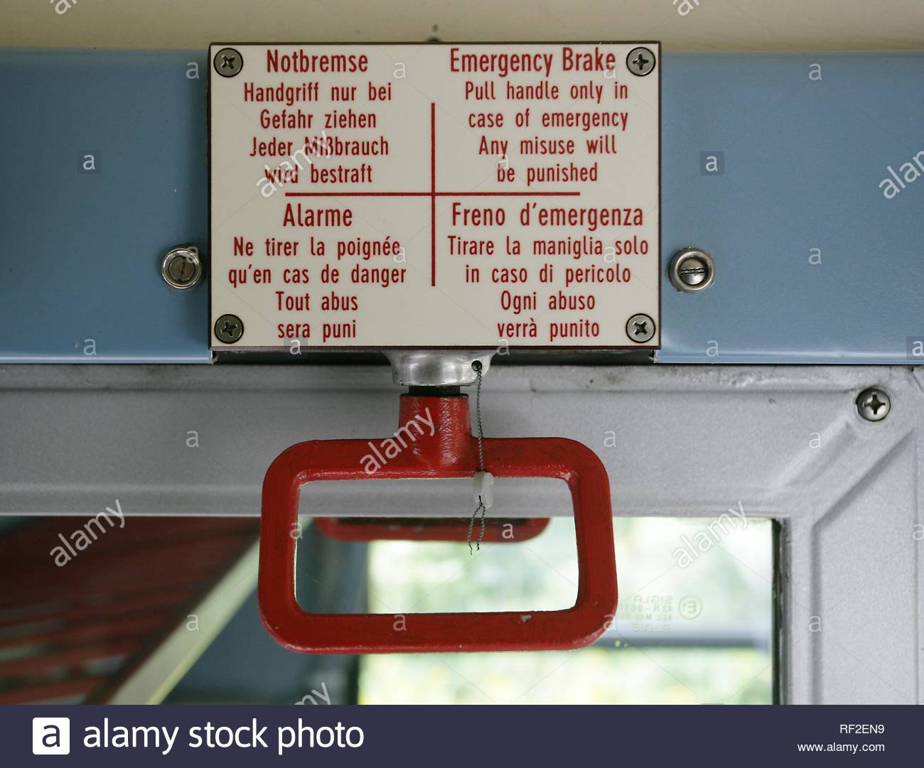 emergency-break-on-a-train-RF2EN9.jpg