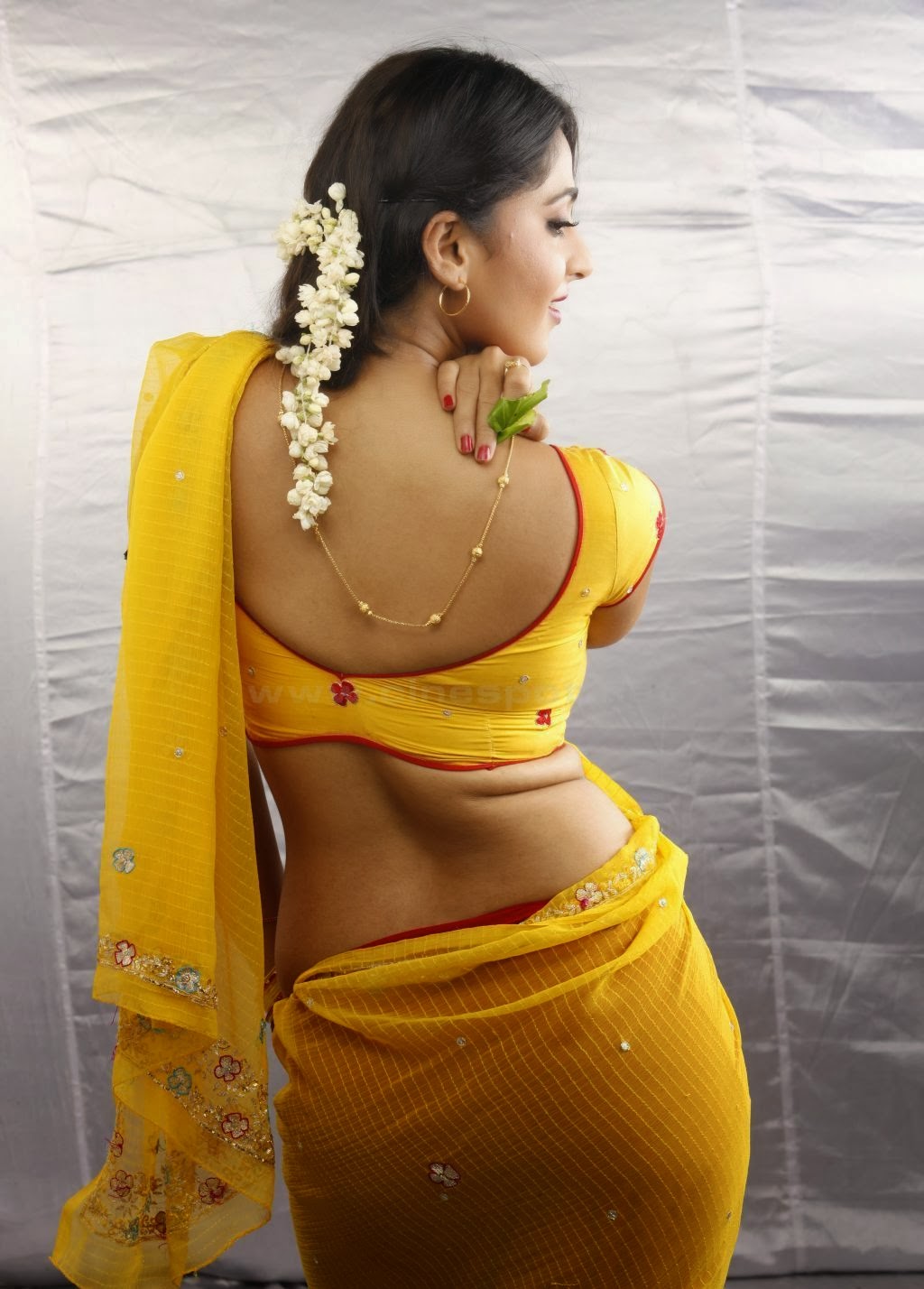 Glamorous-Hot-Actress-Anushka-Shetty-1.jpg