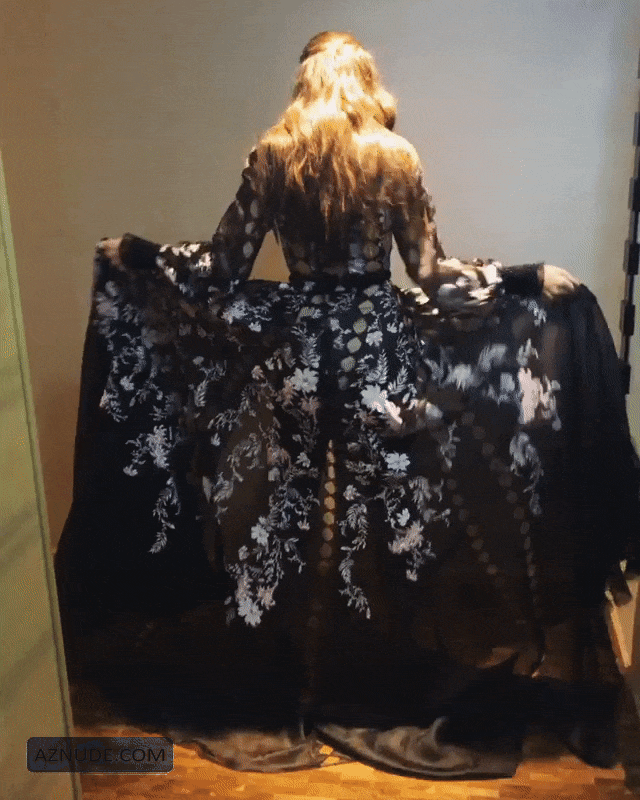 Hailee-Steinfeld-Sexy.gif