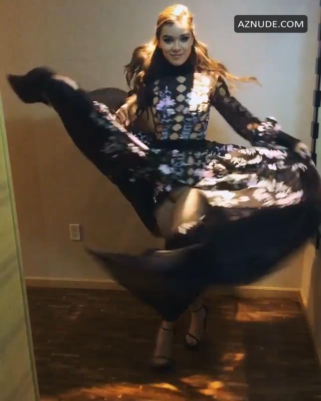 Hailee-Steinfeld-Upskirt-1.jpg