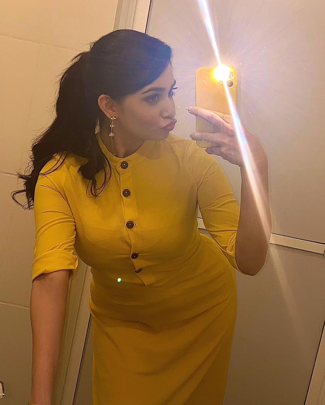 Hello.... _yellow_heart_ _camera_flash_ ( 1349 X 1080 ).jpg