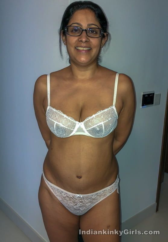 Horny-Indian-Milf-Nude-and-XXX-Photos-_028_2.jpg