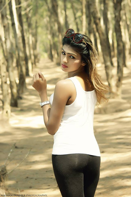 Isanka Ruwini's Photoshoot 2.jpg