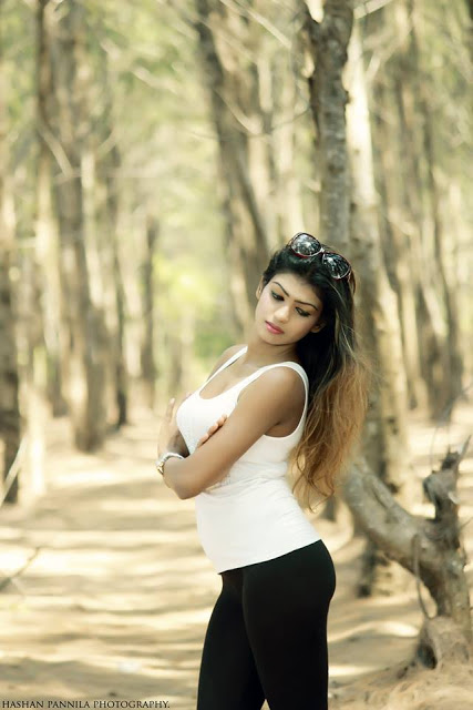 Isanka Ruwini's Photoshoot 8.jpg