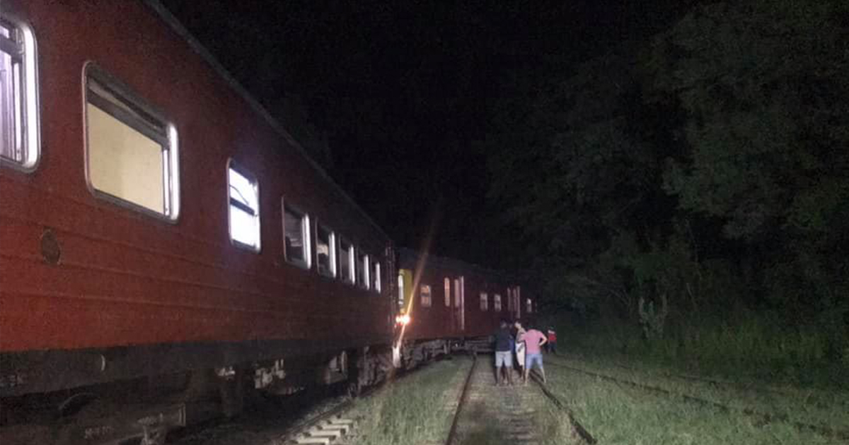 jaffna-night-mail-derailed.jpg