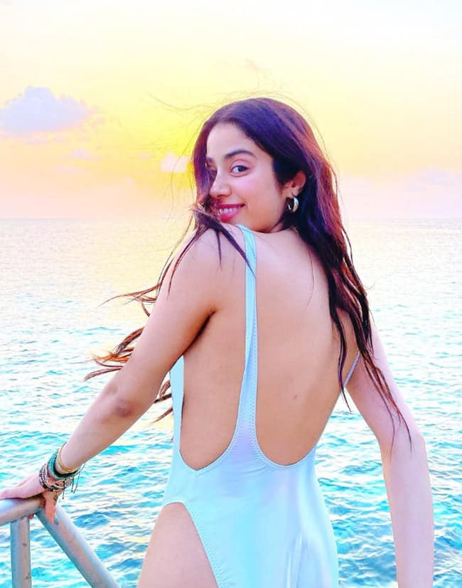 janhvi-kapoor-sizzles-in-a-monokini-in-the-maldives-202104-1617955440.jpg