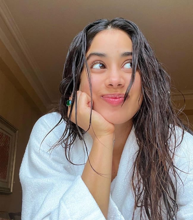 jhanvi-kapoor-cutest-photos-202111-1637307857.jpg