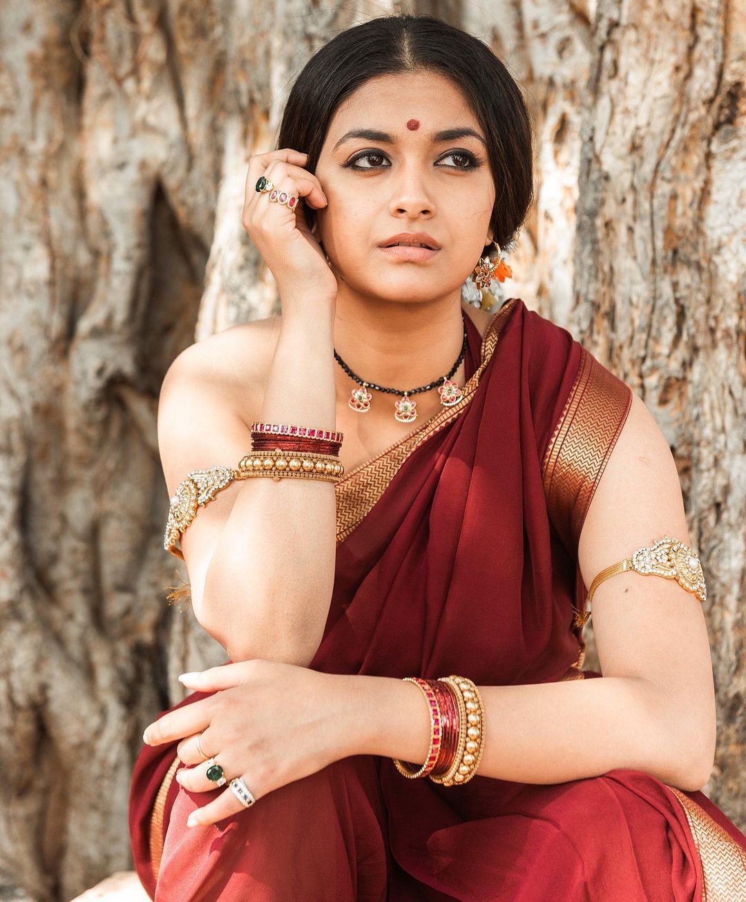 keerthysureshofficial_1638628710215282.jpg