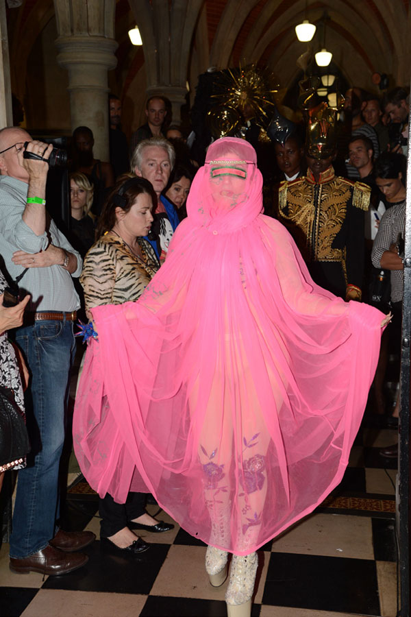 lady-gaga-burqa.jpg
