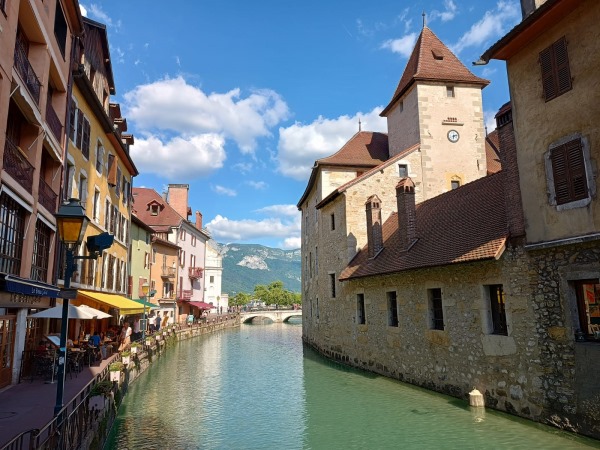 Lake_Annecy_2a.jpg