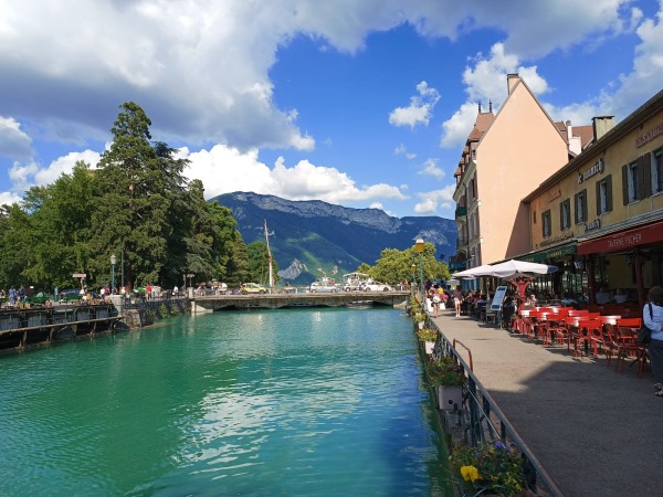 Lake_Annecy_3a.jpg