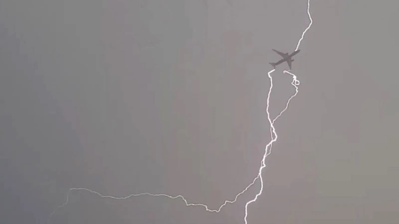lightning_aircraft.jpg