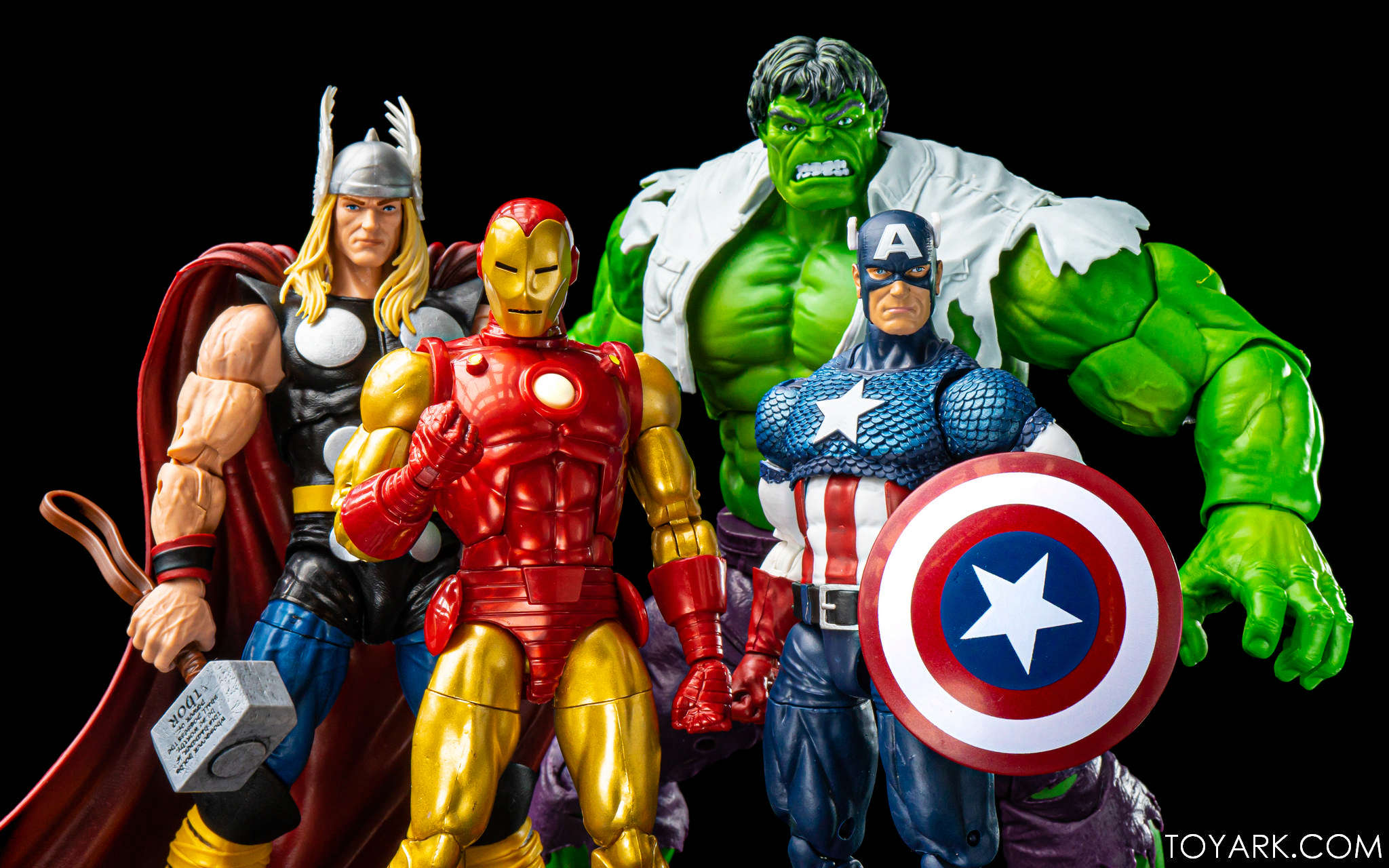 Marvel-Legends-80-Years-Avengers-Group-01.jpg