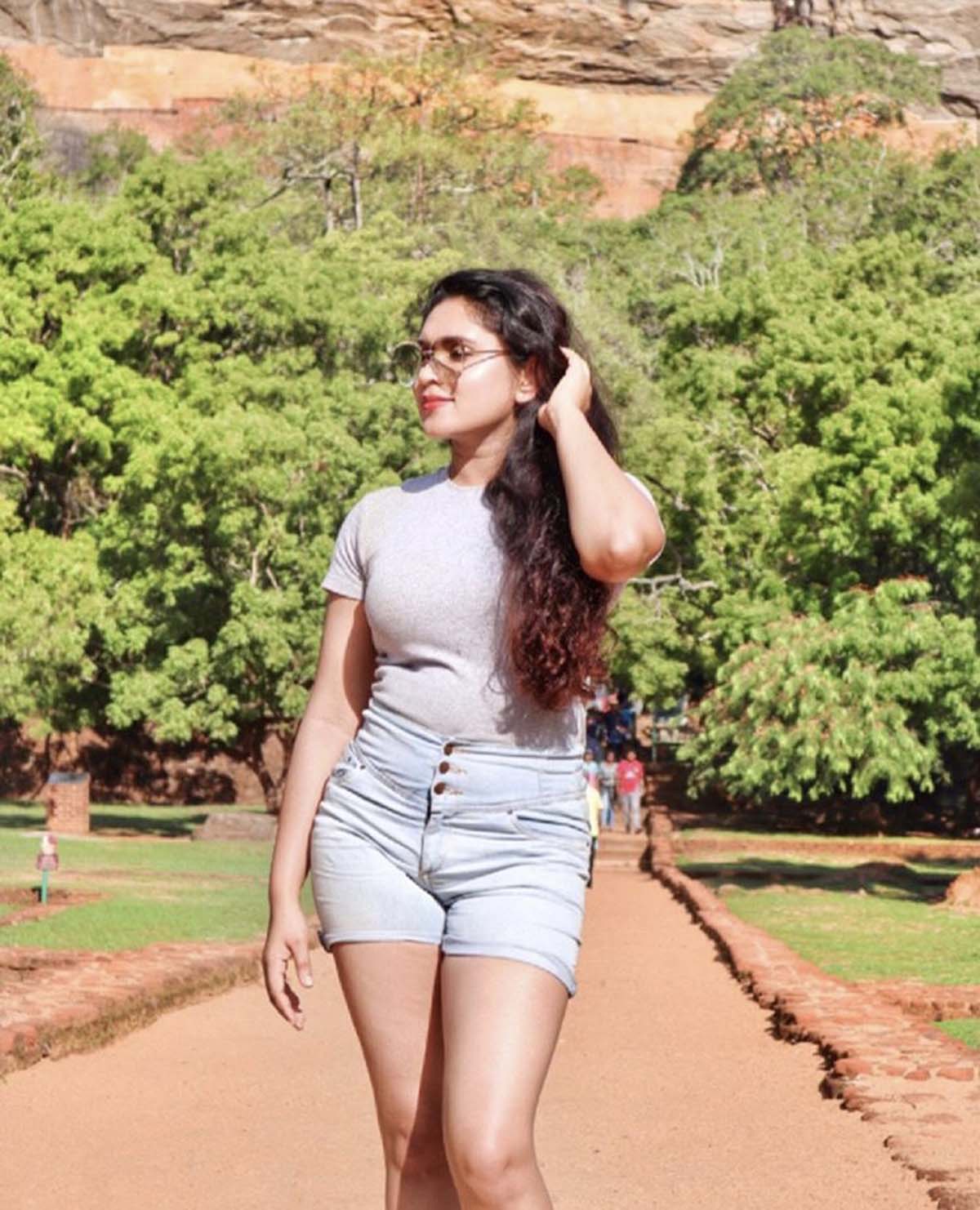 ModelLK.com-Sri-Lanka-Model-and-Actress-Nimesha-Jayaratne-7.jpg