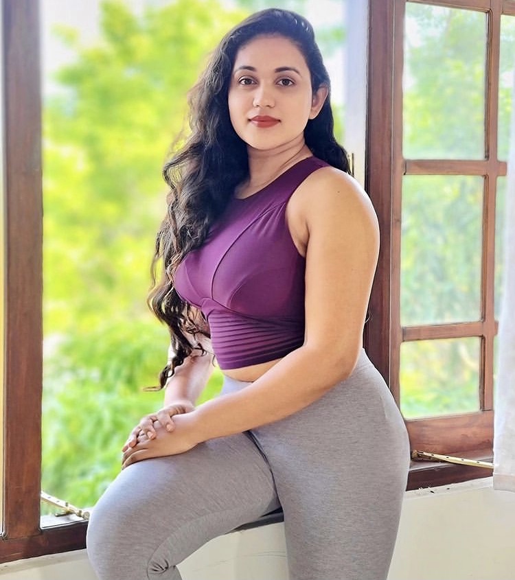 ModelLK.com-Sri-Lanka-Model-Nimesha-Jayarathne-202106261-8.jpg