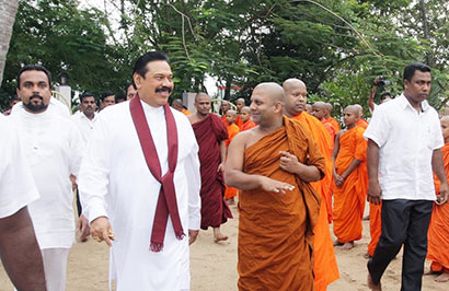 president-rajapaksa-at-pepiliyana-sunethra-devi-pirivena.jpg