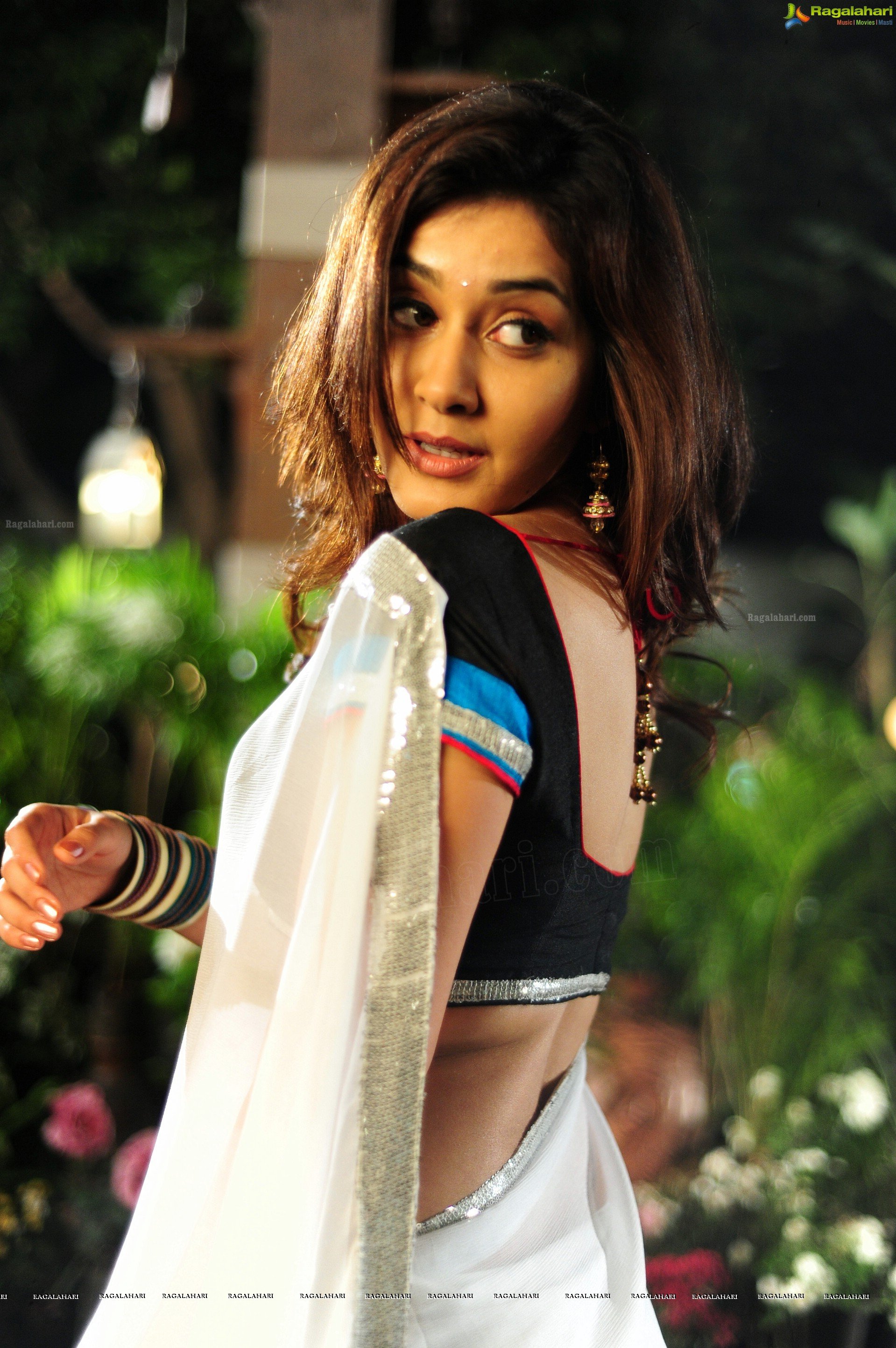 rashi-khanna-in-saree4.jpg