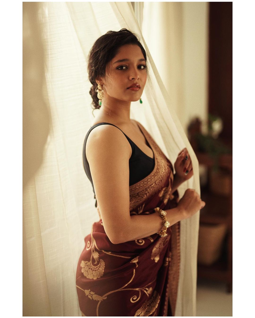 ritika-singh-hot-model-saree-photoshoot (1).jpg
