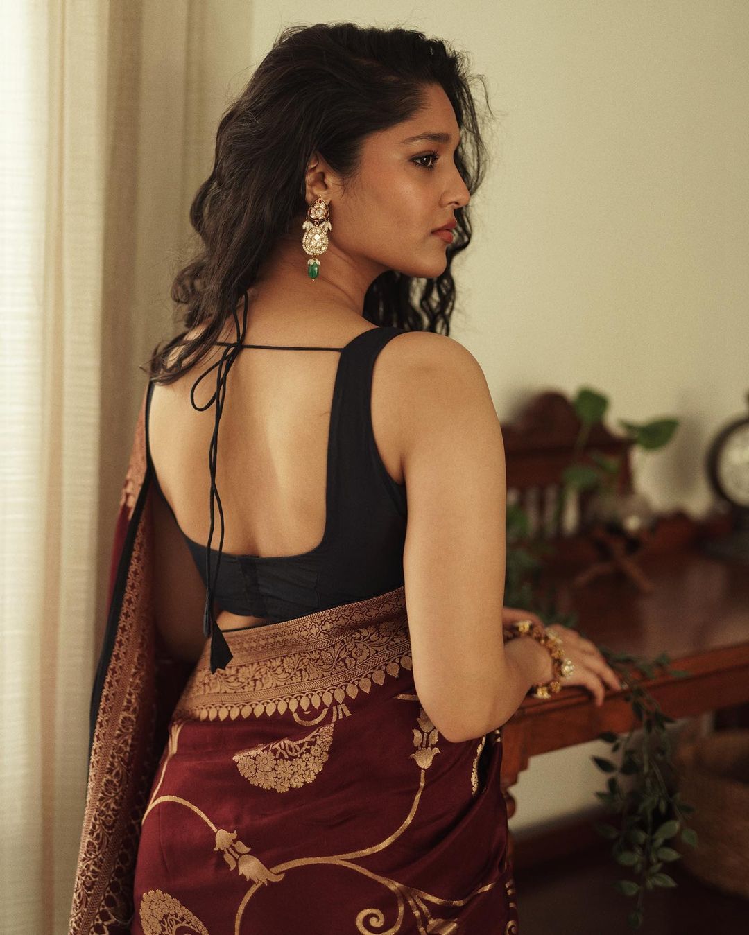 ritika-singh-hot-model-saree-photoshoot (2).jpg