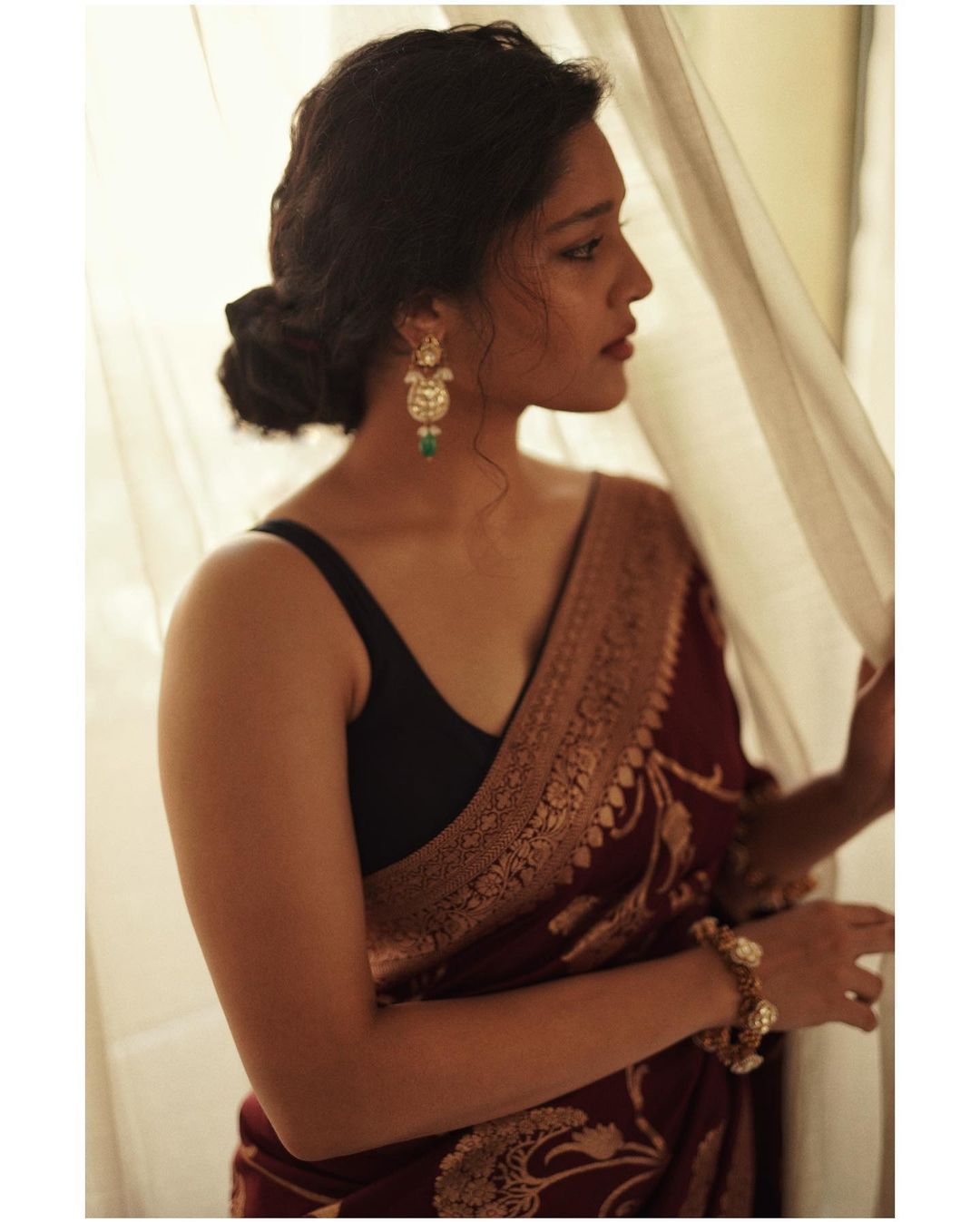 ritika-singh-hot-model-saree-photoshoot (4).jpg