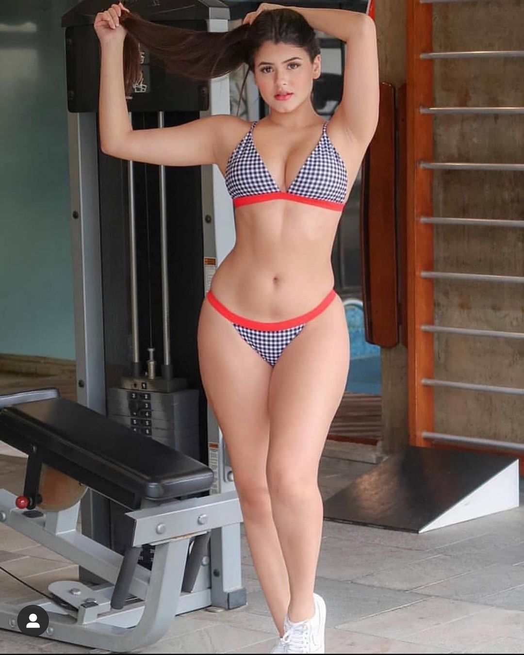 shreya_singh1430~p~CPsmLyIlOoV~1.jpg