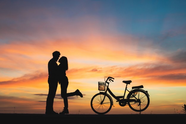 silhouette-couple-love-kissing-sunset-couple-love-concept_1150-1456.jpg