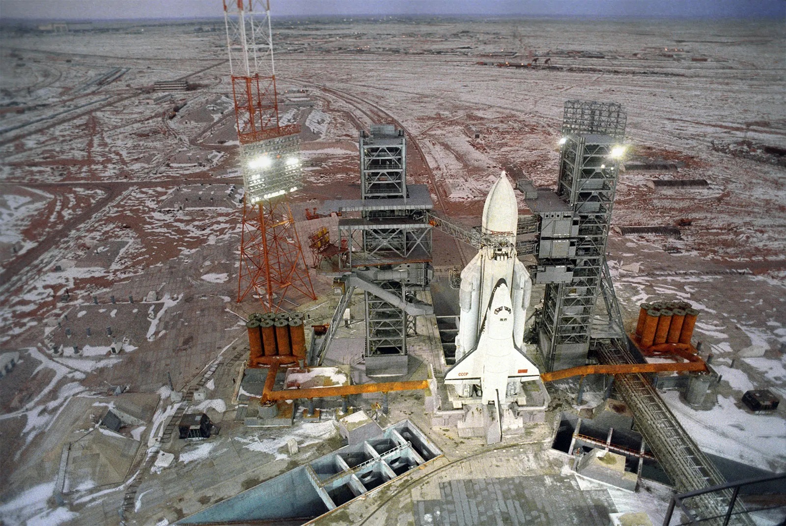 space-shuttle-Soviet-booster-rocket-launch-Buran-November-1988.jpg