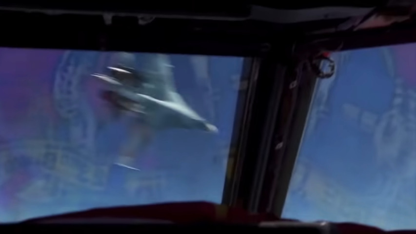 SU-27 Fighter Headbutts a B-52 Bomber - YouTube - 3 02.jpeg