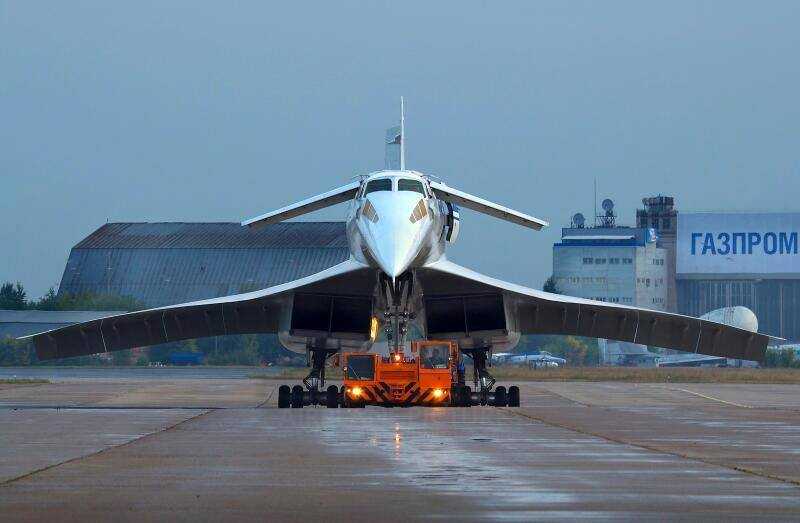 Tupolev-TU-144-aka-Concordski.jpg