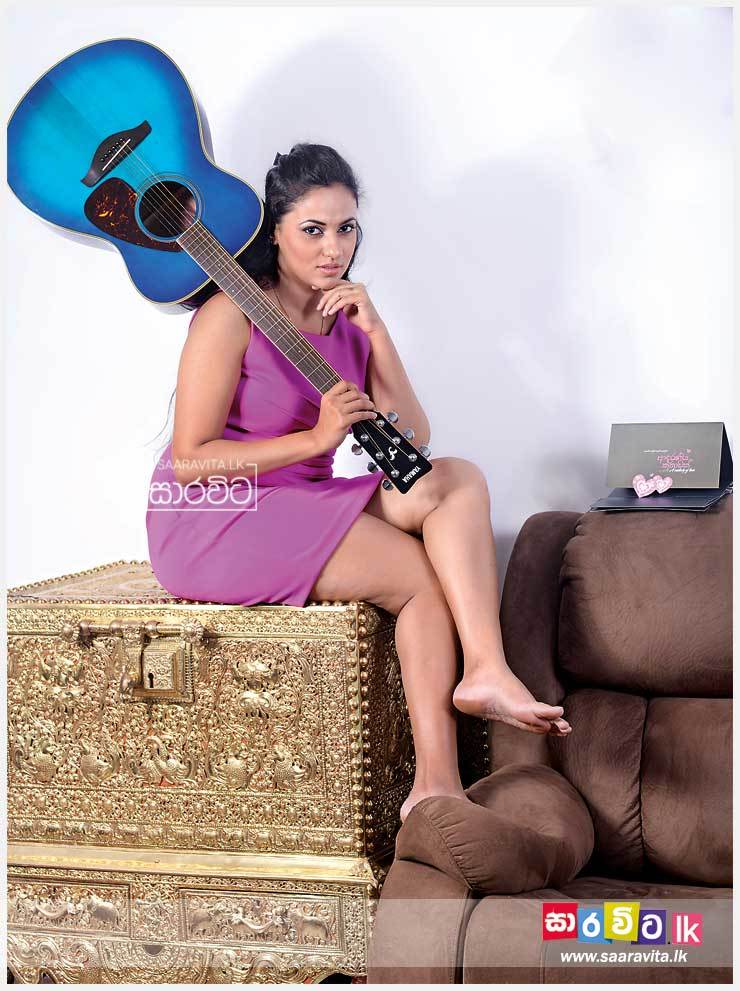 Udari-Warnakulasuriya-Feet-2546165.jpg