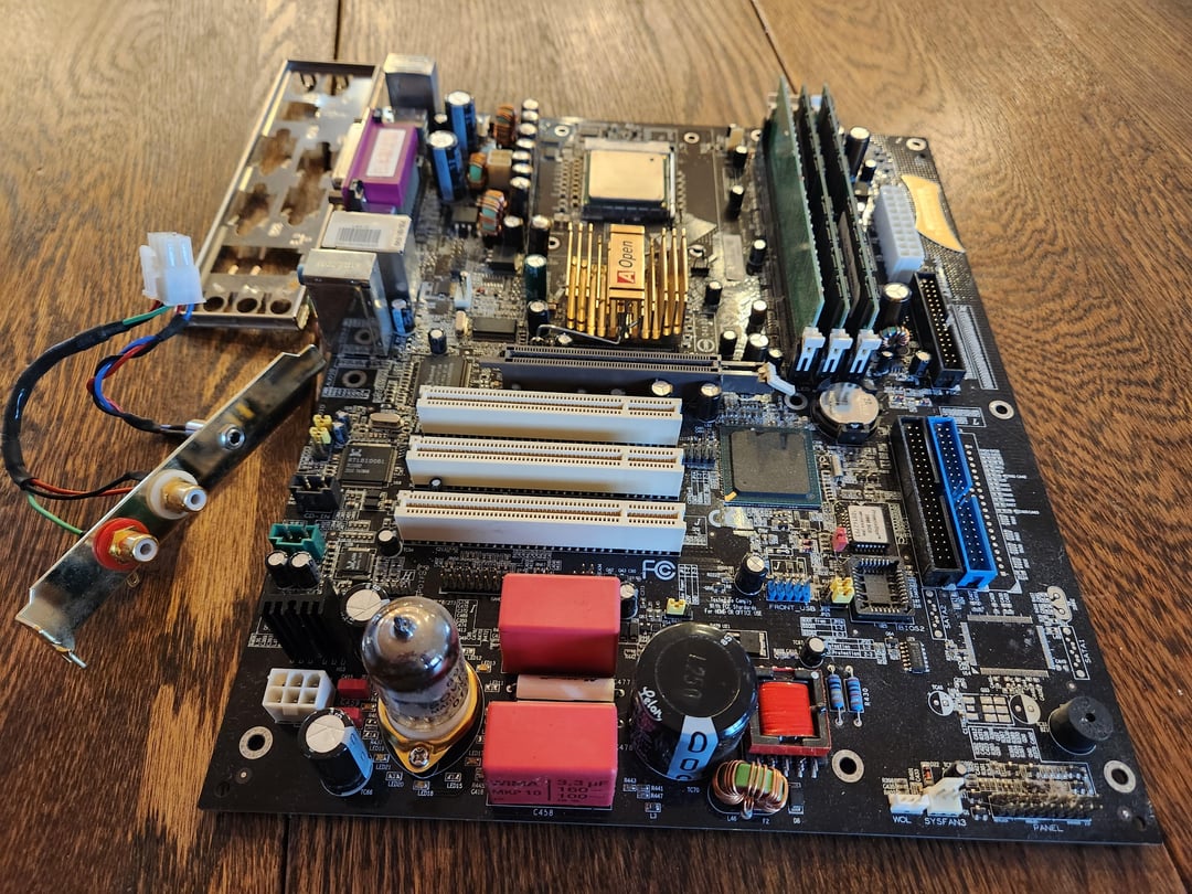 unusual-2002-motherboard-using-a-tube-pre-amp-v0-enuoqnhc6aua1.jpg