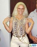 Longest nails.jpg
