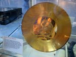 800px-Voyager_Sounds_of_Earth_record_-_Udvar-Hazy_Center.jpg