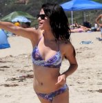 selena-gomez-bikini6.jpg