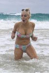 801006498_LindsayLohanNipSlipHawaii2_122_524lo.jpg