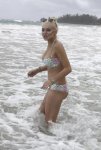 801080389_LindsayLohanNipSlipHawaii5_122_87lo.jpg