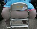 funny_chair_doesnt_fit.jpg