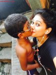 Piumi Hansamali son kiss.jpg