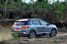 20210215102047_C5-Aircross-off-road.jpg
